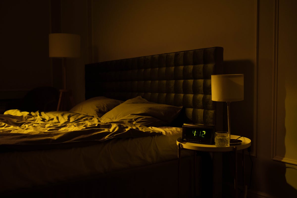 Dimly lit bedroom at night, illustrating nocturnal leg cramps and sleep disruption from mineral deficiency